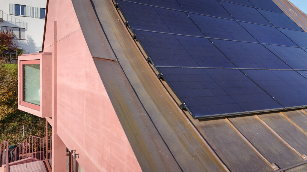 Kupferstehfalzdach mit PV-Anlage
